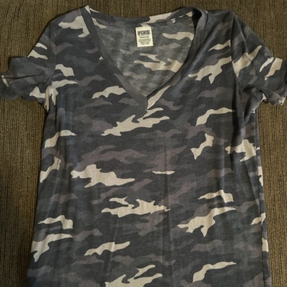 PINK camo v-neck